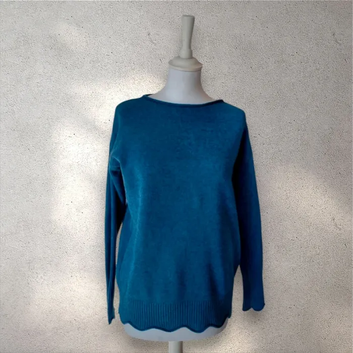 Pull doux bleu bordure ondulées taille S-M - photo numéro 4