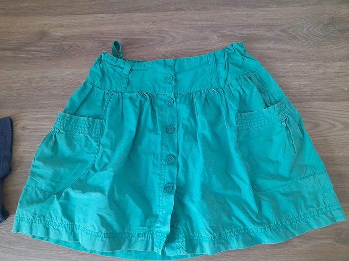 Jupe courte taille ajustable