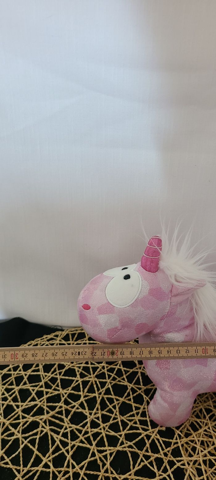 Pink Diamond, la peluche licorne de NICI, avec sa fourrure rose moelleuse et ses détails scintillant - photo numéro 5