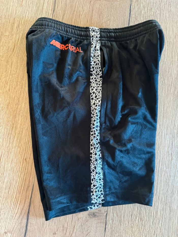 Short Nike dri-fit taille S 8-9 ans neuf avec étiquettes - photo numéro 14