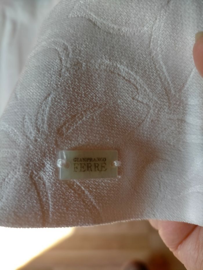 Superbe robe Gianfranco Ferre 4 ans - photo numéro 2