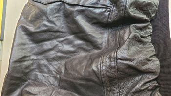Blouson en véritable cuir noir