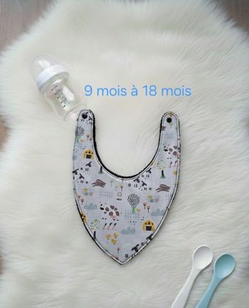 Bavoir bandana 9 mois à 18 mois Création fait main artisanale 