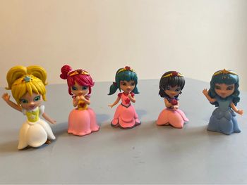 Lot 4 figurines Magiki
