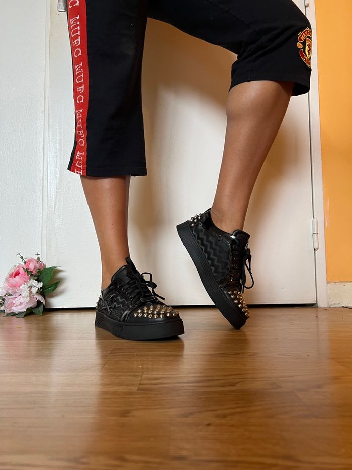👉 Baskets noires à clous TMBG – Taille 42 – Style rock chic 🖤 - photo numéro 2