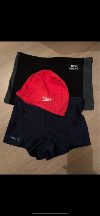 2maillot de bain short garcon nabaiji et salenzo et un bonnet speedo
