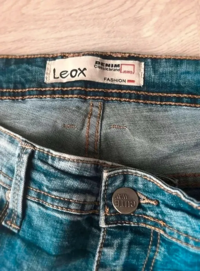 Jeans  fashion  taille 34 en  très  état  pour  homme  qui  dû du  38/40 - photo numéro 3
