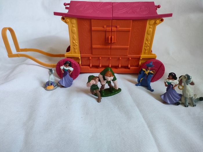 Lot jouets le Bossu de notre Dame