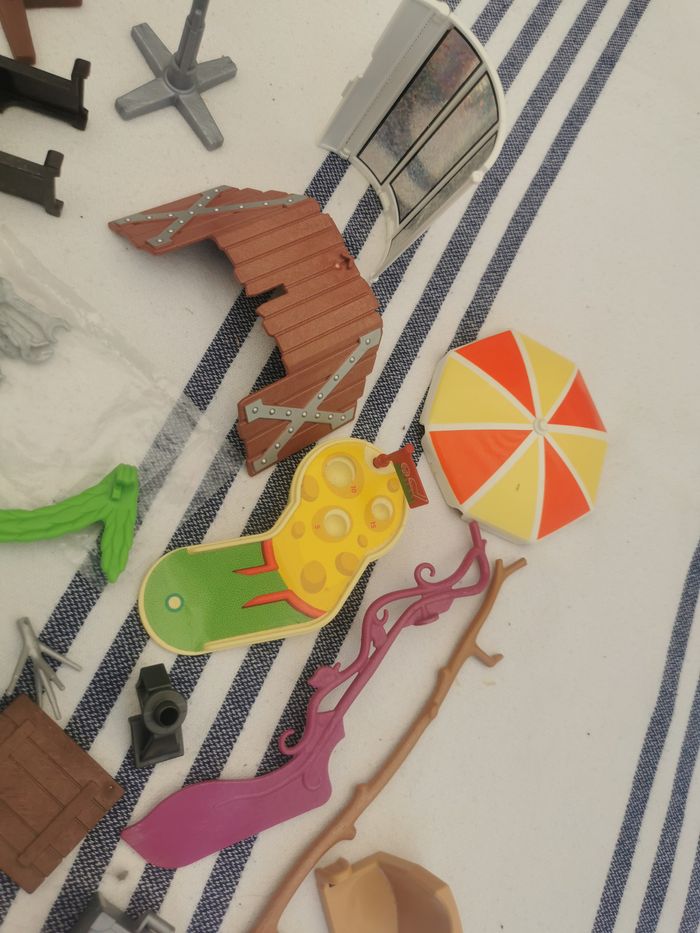 Lot d'accessoires et pièces détachées différentes Playmobil - photo numéro 6