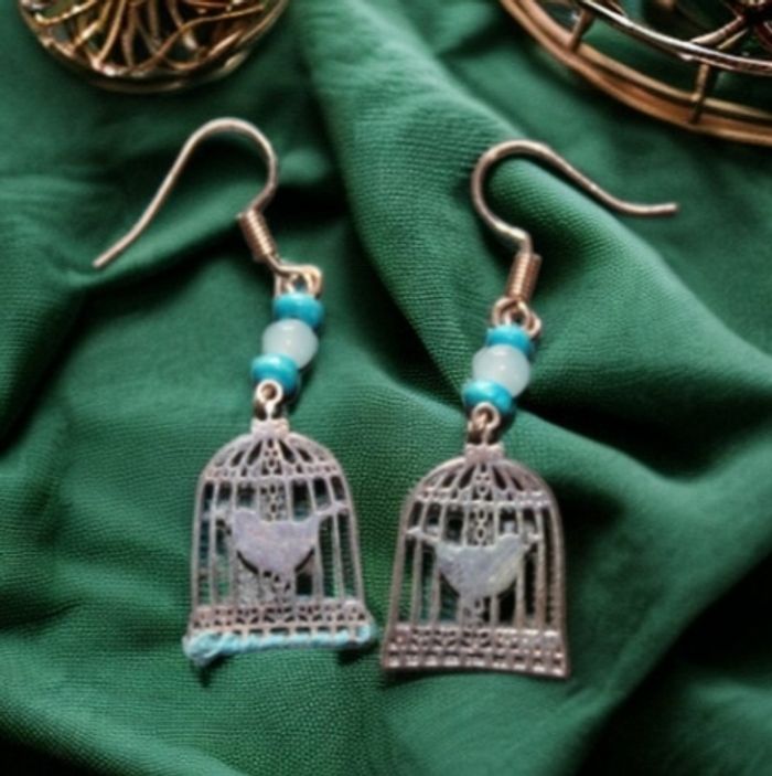 Boucle oreille pendante cage oiseau bleu