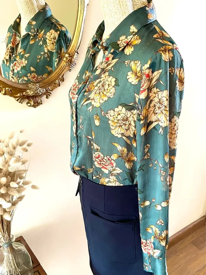Sublime blouse chemise manche longue à boutonnage fluide motif floral Zara - photo numéro 5