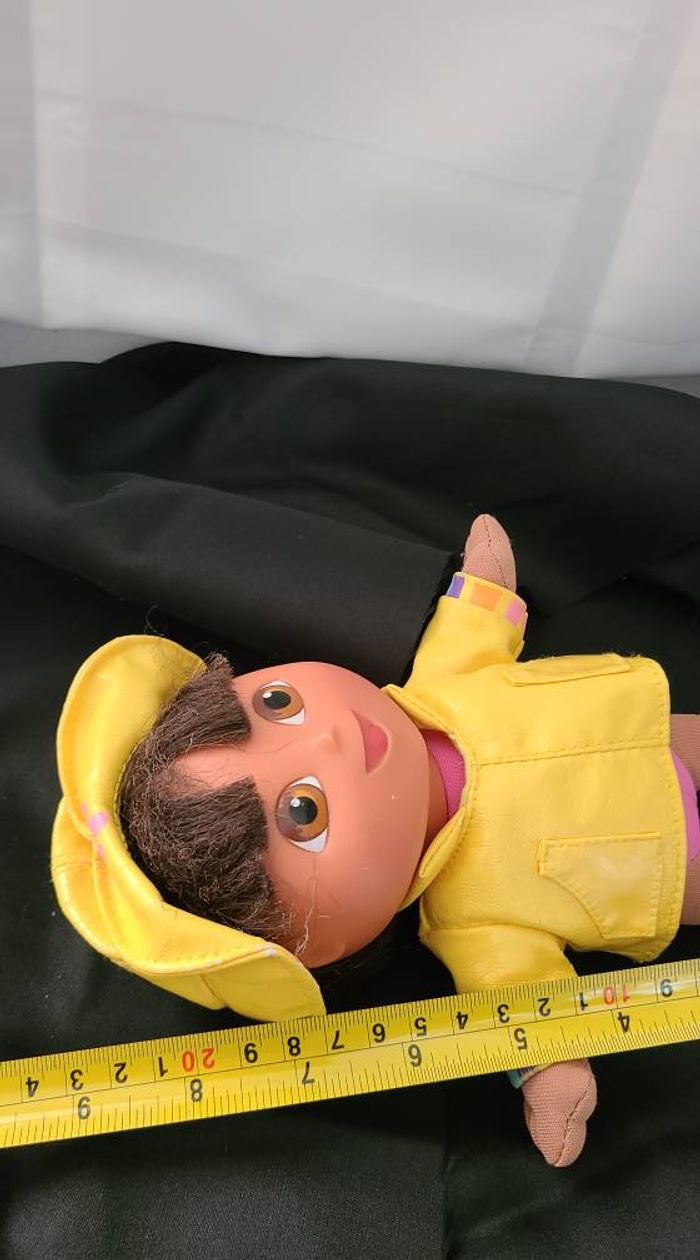 Fisher Price Rainy Day Dora l'exploratrice  Peluche Vinyl Face Imperméable 2004 - photo numéro 3