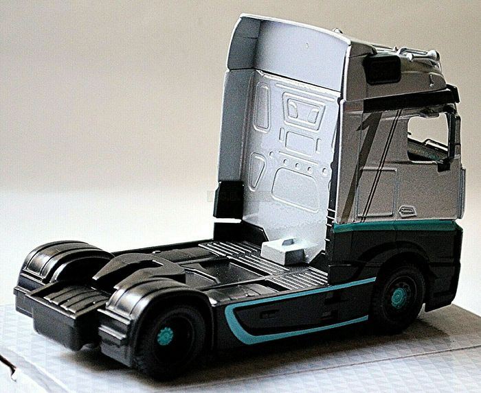 BBURAGO Mercedes Benz Actros Gigaspace tracteur Argent Silver Metallic 1:43 - photo numéro 5