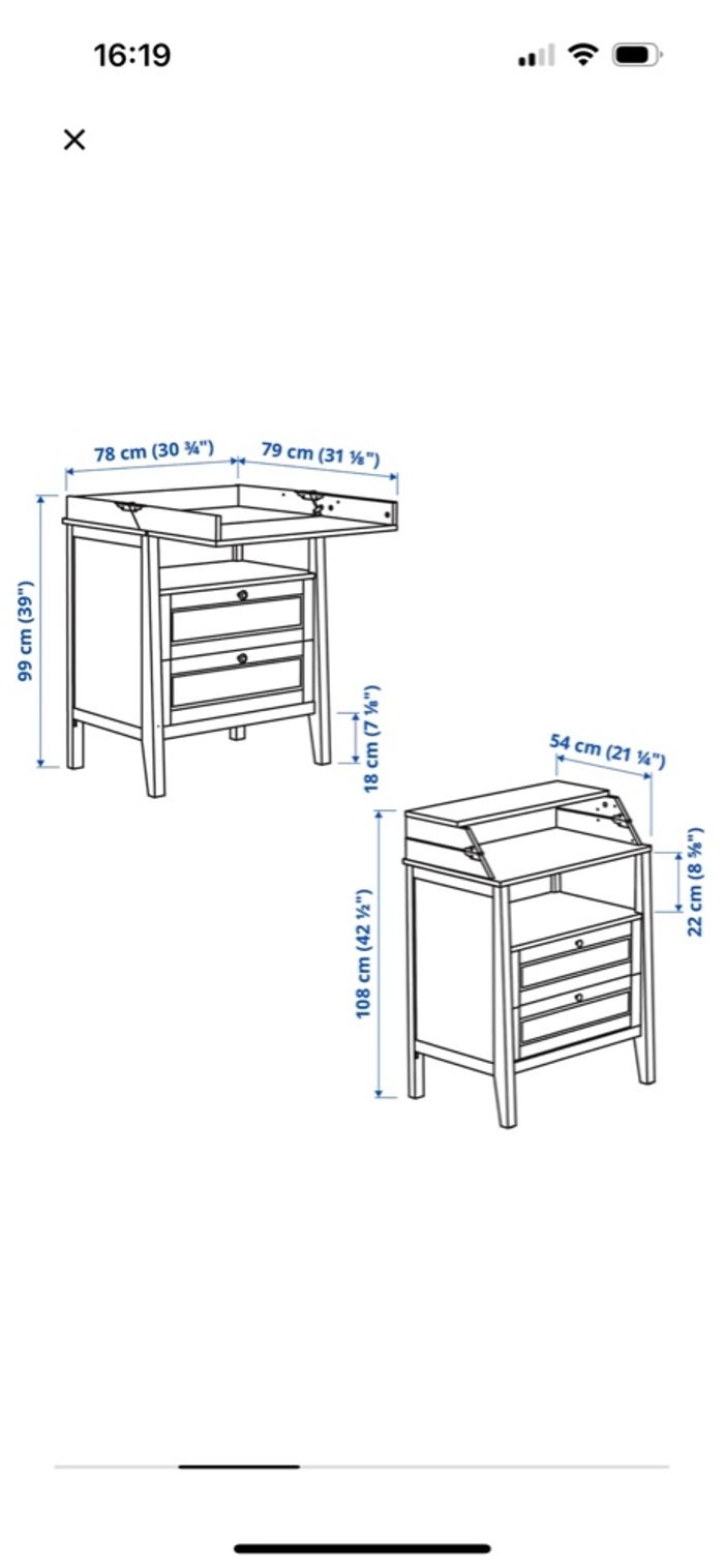 Table à langer + matelas + accessoires