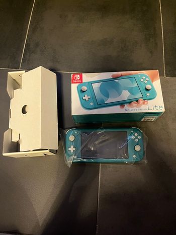Console Nintendo switch lite bleu avec sa boite d’origine 