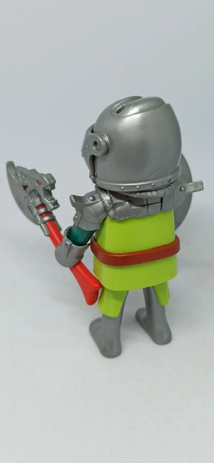 Homme chevalier motif dragon vert avec bouclier rond et arme playmobil - photo numéro 3