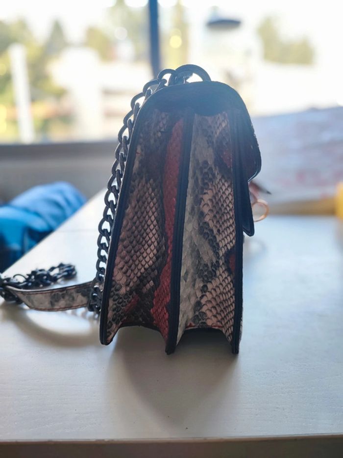 Sac pochette python rose foncé blanc et gris à chaîne - photo numéro 4