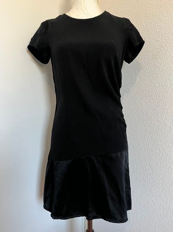 🖤 Robe noire satinée – IKKS – Élégance intemporelle & féminine – Taille 36 (S) 🖤