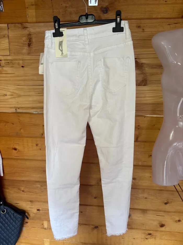 Jeans à trou - photo numéro 3