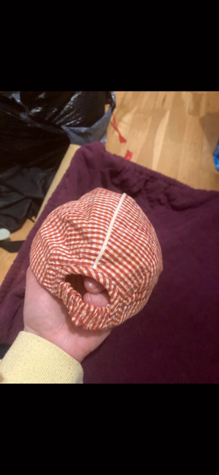 Casquette bébé pomme framboises taille 47cm - photo numéro 2