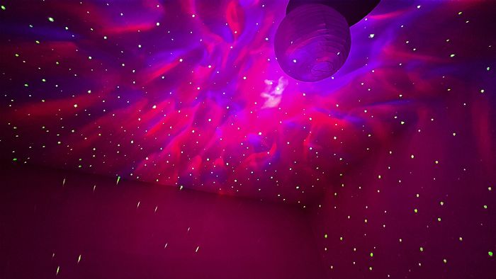 🌌 Projecteur Astronaute Ciel Étoilé & Aurore - Veilleuse Ambiance Lumineuse Magique Garantie ! 🚀 - photo numéro 3