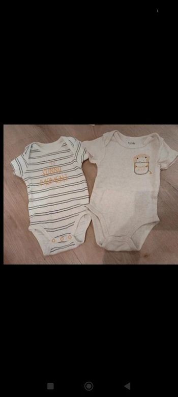 Lot 2 bodies manches courtes 3 mois Kiabi
