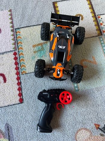 Voiture télécommandée