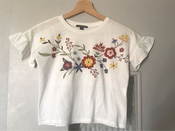 Très joli teeshirt brodé