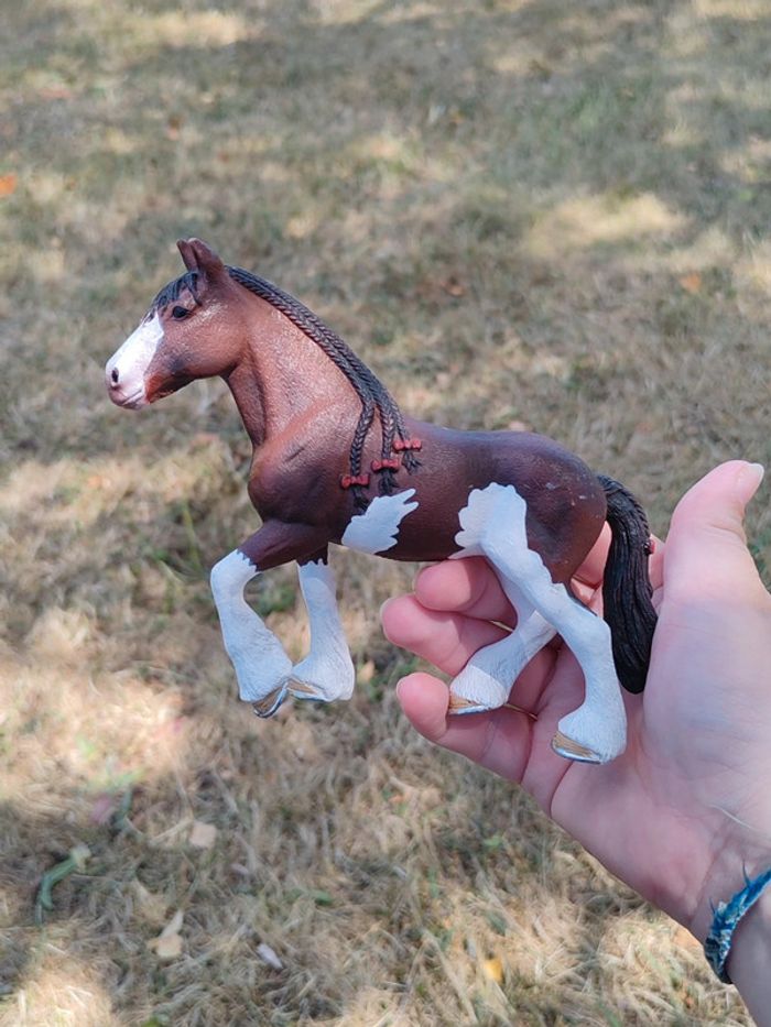 Figurine cheval Schleich marron et blanc