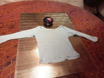 Joli Haut fin rayé 18 a 24 mois