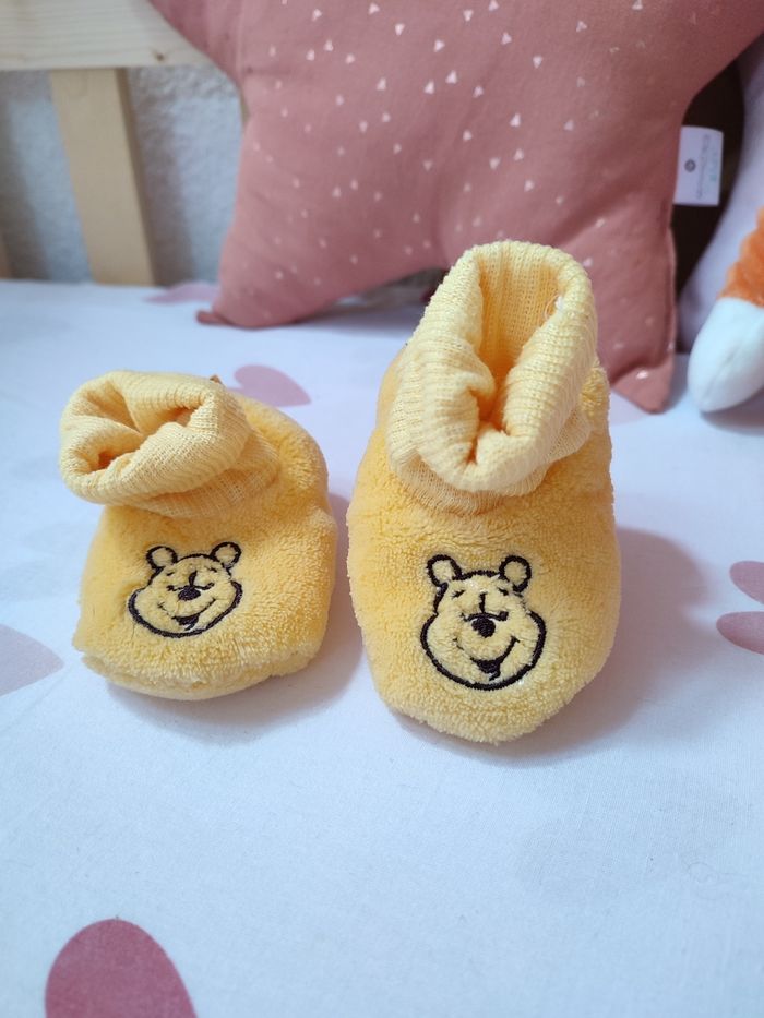 Paire de chaussons antidérapant Winnie l'ourson - Naissance - Neuf - Disney - photo numéro 2