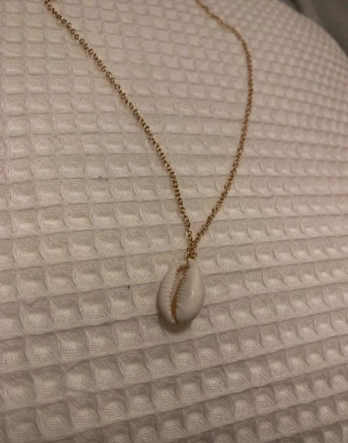 Collier doré pendentif coquillage 3D chaîne longue et réglable, état neuf - photo numéro 4