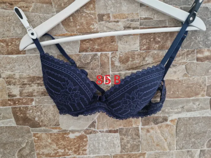 1 soutien-gorge bleu taille 85 B marque ETAM