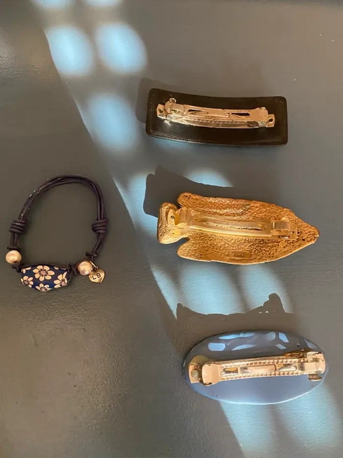 Lot 3 barrettes et 1 bracelet - photo numéro 2