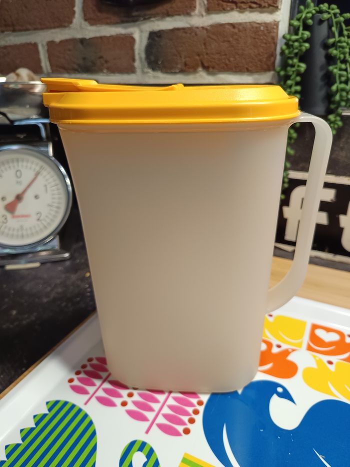 Pichet Tupperware 2 litres - photo numéro 5