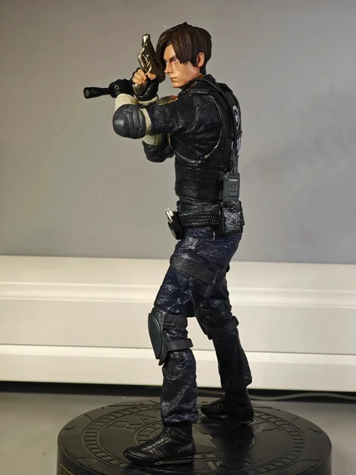 Figurine Resident Evil 2 : Leon 32cm neuve sans boîte - photo numéro 4