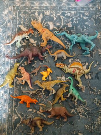 Lot dino
