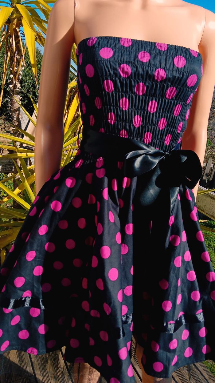 Robe noire à pois fuchsia bustier jupon en tulle intégré style rockabilly pin-up T38 H&R London - photo numéro 2