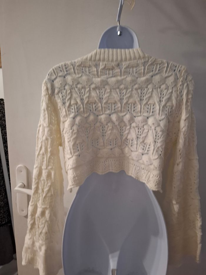 Pull courte ajouré taille 36 en très bon état - photo numéro 2