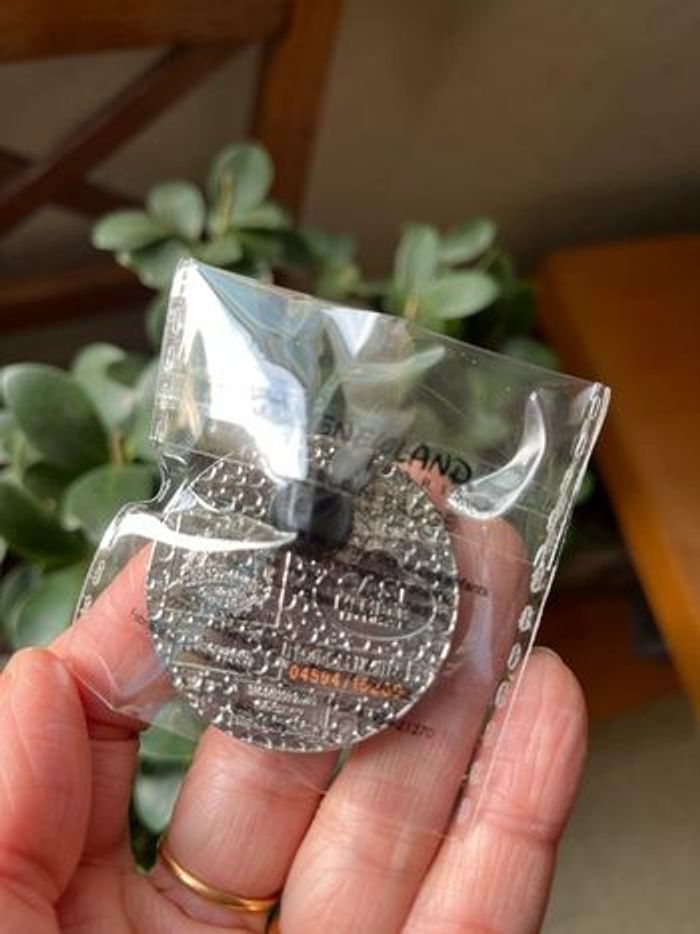 Pin’s cast member exclusive 30ème anniversaire Disneyland Paris - photo numéro 4