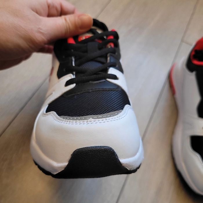 Baskets blanche noir et rouge. Modèle Ramp up B GS. Taille 37.5 ( 5Y). Marque Champion - photo numéro 5