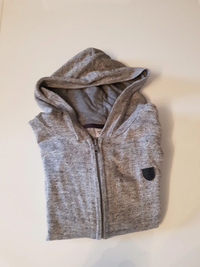 Gilet à capuche