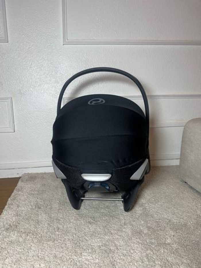 Cosy Cybex Cloud Z i-Size de la gamme Platinum avec sa base Isofix. - photo numéro 6