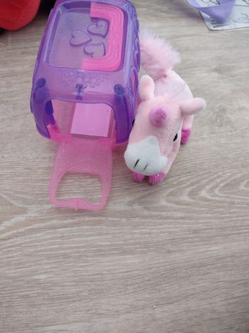 Peluche licorne 🦄 dans sa cage