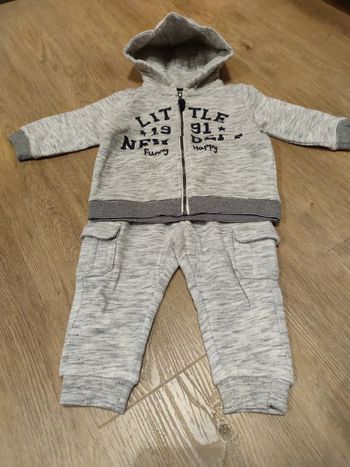 Survêtement 12 mois neuf