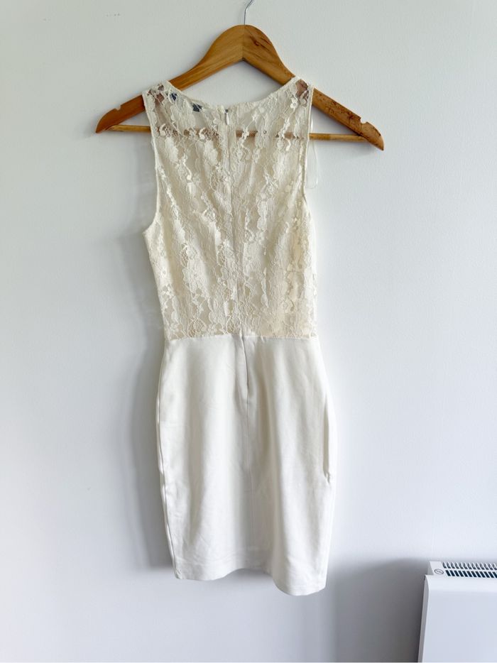 Robe élégante chic moulante sans manches blanche avec dentelle crème Zara trafaluc taille 36 S - photo numéro 4