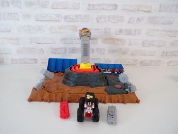 Arène Smasher - Bone Shaker Ultimate Crush Yard - Hot Wheels (J8)