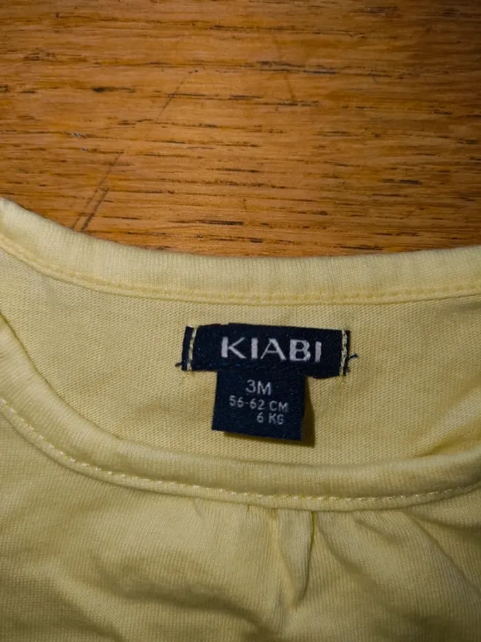 Combishort Kiabi jaune 3 mois neuve sans étiquette fille - photo numéro 3