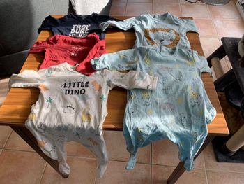 lot pyjama kiabi 9 mois et deux tee shirt