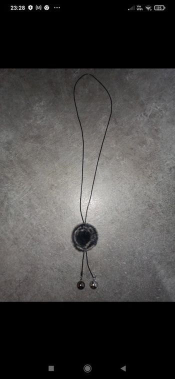 Collier pompom avec 2 boules